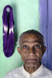 Premji Hari Manvar, Weaver. Photo by Tim Smith.